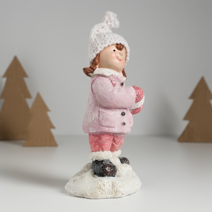Сувенир керамика  Сувенир керамика "Девочка в розовом пальтишке, со снежком" 8,3х7,8х16,3 см