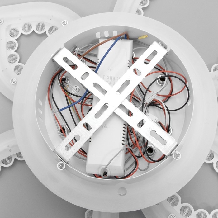 Люстра с ПДУ Люстра с ПДУ "Алина" LED 150Вт 3000-6000Вт RGB белый 64х48,5х9см BayerLux