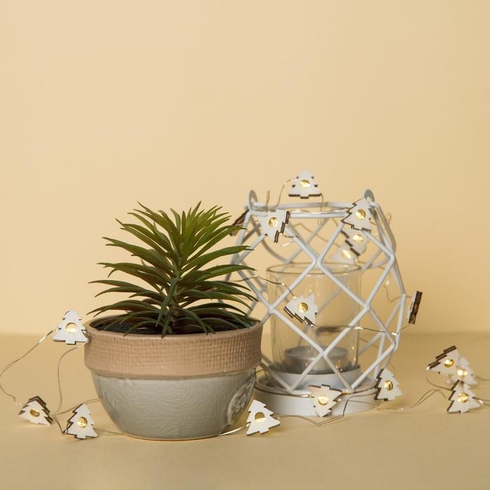 Гирлянда «Нить» 2 м роса с насадками «Ёлочка», IP20, серебристая нить, 20 LED, батарейки ААх2 (нет в комплекте), свечение тёплое белое Гирлянда «Нить» 2 м роса с насадками «Ёлочка», IP20, серебристая нить, 20 LED, батарейки ААх2 (нет в комплекте), свечение тёплое белое