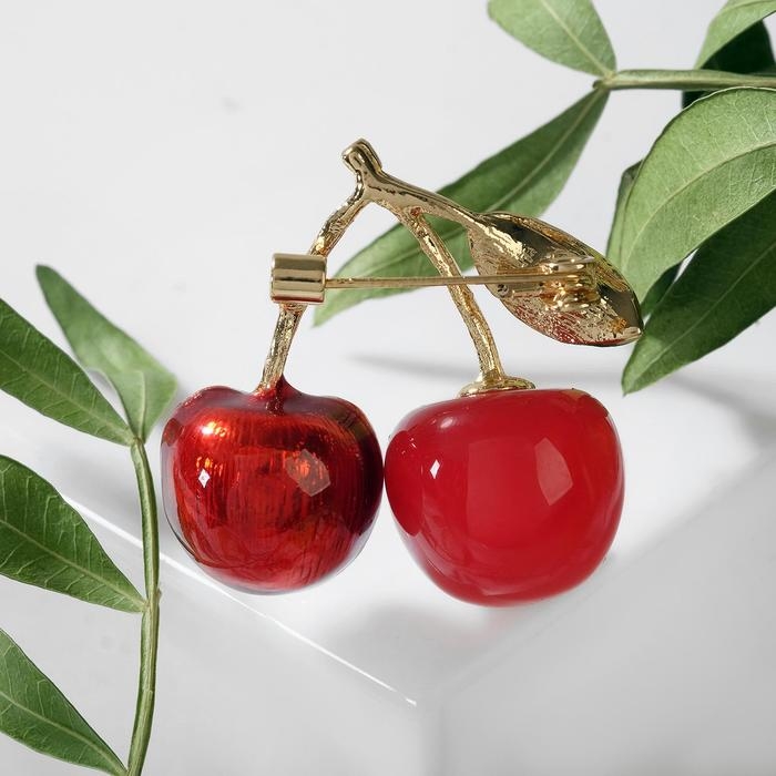 Брошь «Вишенка» с косточкой, цвет красно-зелёный в золоте Брошь «Вишенка» с косточкой, цвет красно-зелёный в золоте