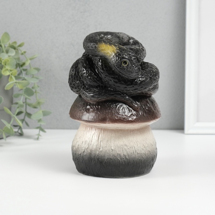 Новогодняя фигурка Новогодняя фигурка "Змейка на грибе" 12 х11 х 18 см, черный