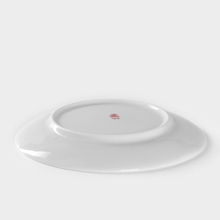 Тарелка фарфоровая «Волк», d=17,5 см, белая Тарелка фарфоровая «Волк», d=17,5 см, белая