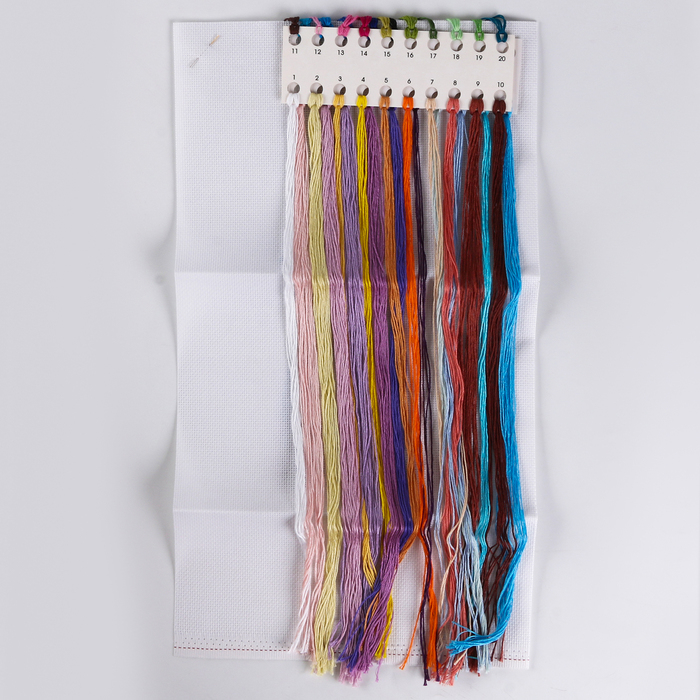 Набор для вышивания крестом «Во всей красе!» Набор для вышивания крестом «Во всей красе!»