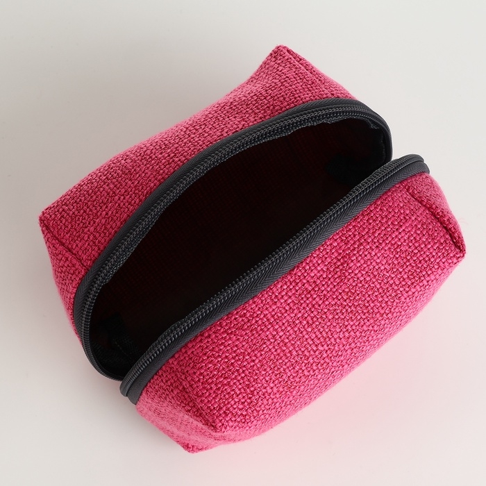Косметичка дор Одноцвет, 13*6*9, отд на молнии, подкладка, малиновый Косметичка дор Одноцвет, 13*6*9, отд на молнии, подкладка, малиновый