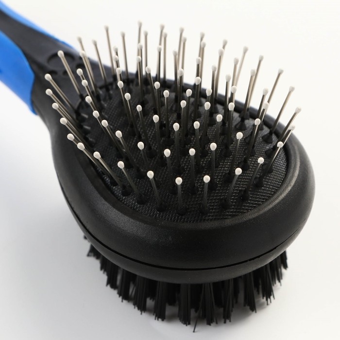 Щётка-расчёска двухсторонняя, 17,5 х 6,5 см, нескользящая ручка, чёрно-синяя Щётка-расчёска двухсторонняя, 17,5 х 6,5 см, нескользящая ручка, чёрно-синяя