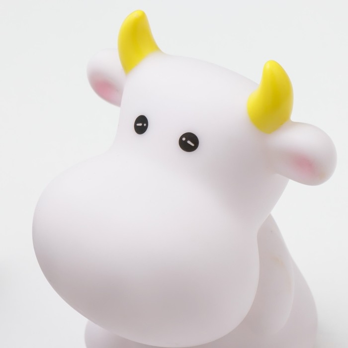 Ночник Ночник "Бычок" LED от батареек 3хLR44 белый 6х9х12 см RISALUX