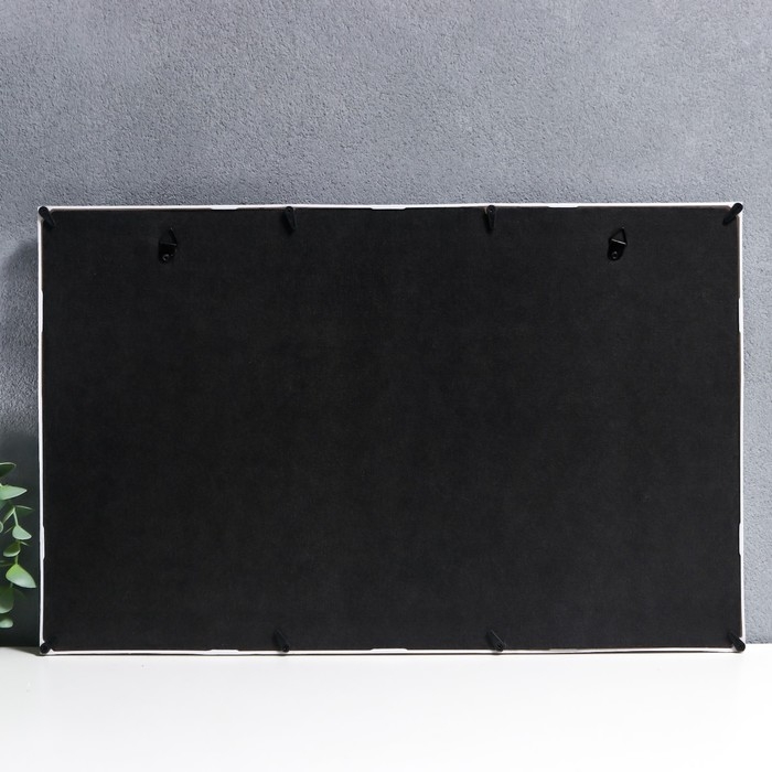 Фоторамка пластик на 6 фото 10х15 см  Фоторамка пластик на 6 фото 10х15 см "Выгнутая" белая 29,5х46 см