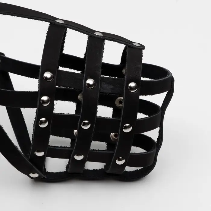 Намордник № 3, немецкая овчарка, сука, длина по носу 9 см, обхват морды 32 см, чёрный