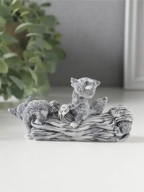 Фигурка &laquo;Лисята играющие на бревне&raquo;, мраморная крошка, 5 см