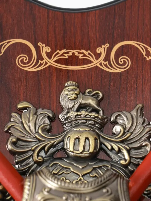 Панно на стену &laquo;Геральдика. Конь и лев с доспехами&raquo;, декор настенный, щит декоративный