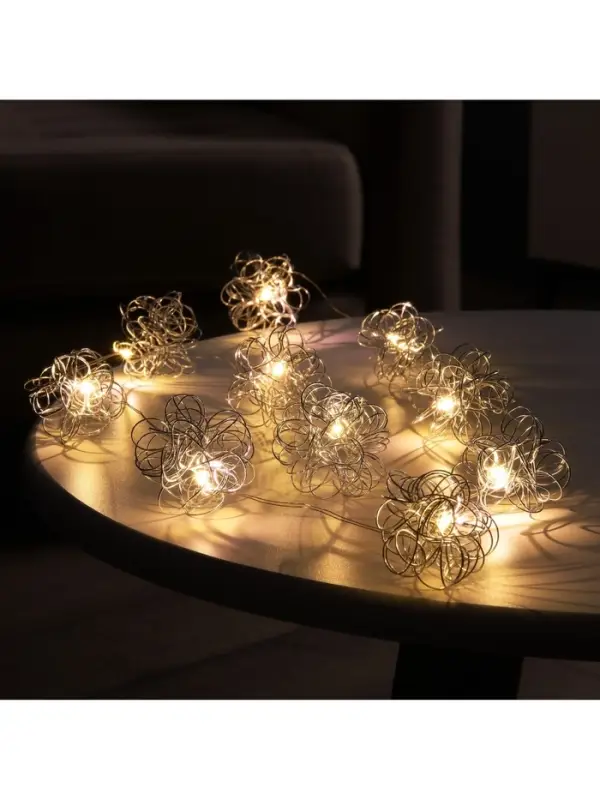 Гирлянда &laquo;Нить&raquo; роса 5 см с насадками &laquo;Снежки&raquo;, IP20, серебристая нить, 10 LED, от батареек АА&times;2, свечение тёплое белое