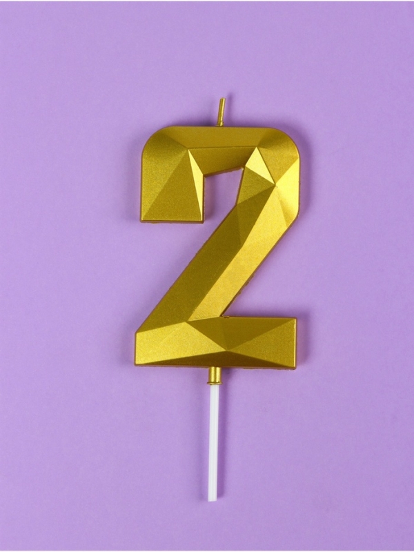 Свеча ГИГАНТ в торт на шпажке «Грань», цифра Свеча ГИГАНТ в торт на шпажке «Грань», цифра "2", золотая, 9 см