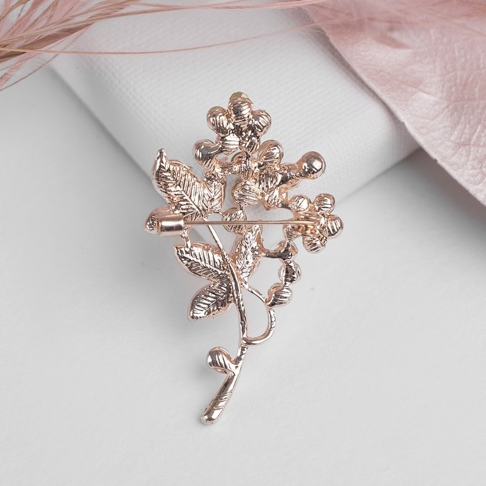 Брошь «Цветочная веточка», цвет белый в золоте Брошь «Цветочная веточка», цвет белый в золоте
