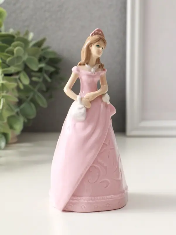 Фигурка керамика &laquo;Леди в розовом платье с сумочкой&raquo;, 6.6&times;7.5&times;14.8 см