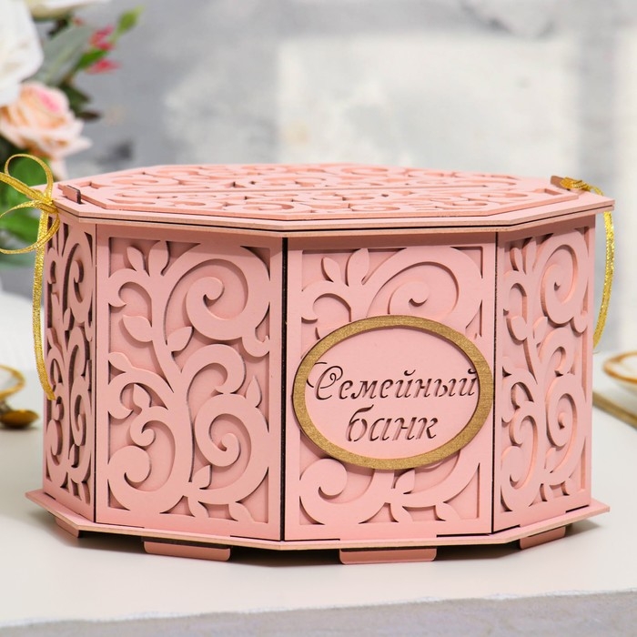 Семейный банк с вензелями, пудровый, мдф, 27х27х16,5 см Семейный банк с вензелями, пудровый, мдф, 27х27х16,5 см
