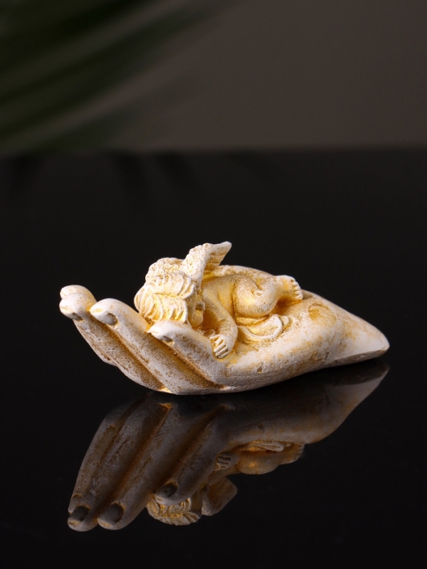 Фигура "Ангелок на ладони спит" малый, 3х7х3 см, позолота