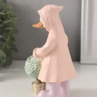 Фигурка полистоун &laquo;Утка в дождевике стрижёт цветок&raquo;, 9&times;6.5&times;14.5 см