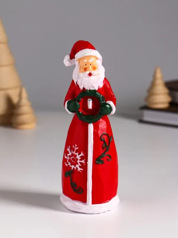 Сувенир полистоун  Сувенир полистоун "Дед Мороз в красном кафтане с венком/домиком" МИКС 5х4,5х14 см