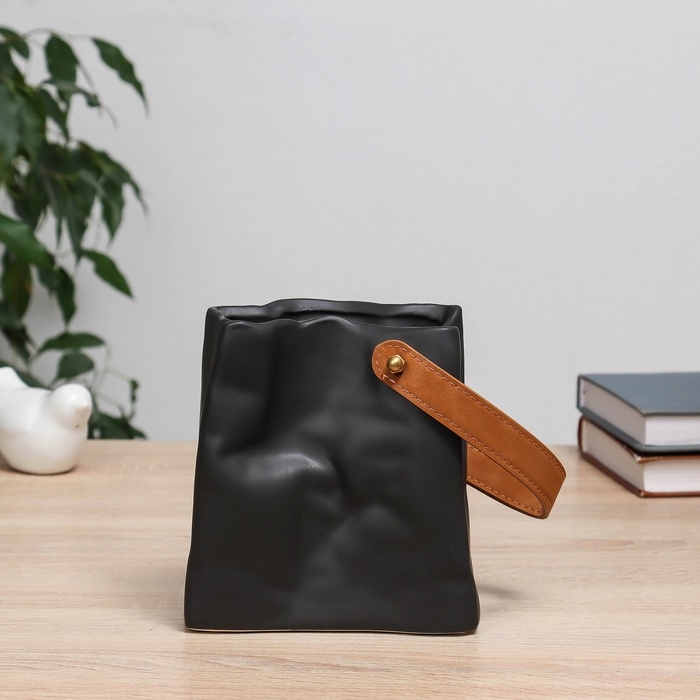 Ваза керамика настольная Ваза керамика настольная "Пакет" черный, 14х3,5х14 см