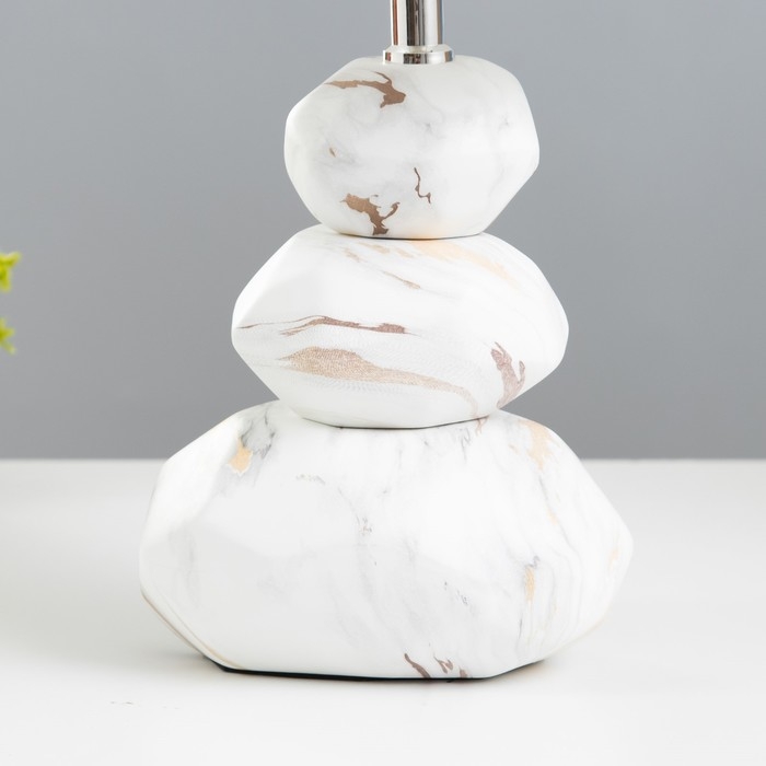 Настольная лампа Настольная лампа "Андри" E14 40Вт белый-золото 23х23х39 см RISALUX