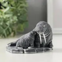 Фигурка &laquo;Самка моржа с детёнышем&raquo;, 5.7 см