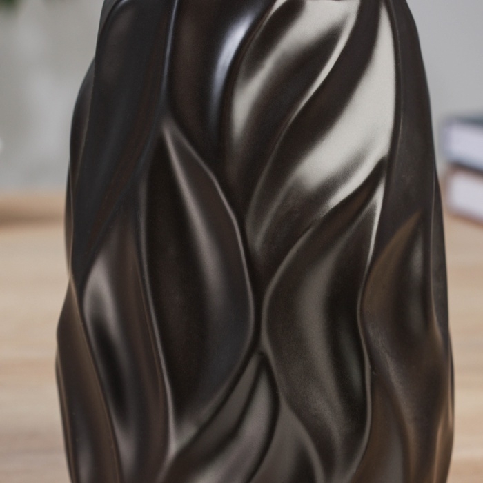 Керамическая ваза декоративная настольная «Грэйем», для цветов, сухоцветов, d-7 см, 17.5×10 см, чёрный Керамическая ваза декоративная настольная «Грэйем», для цветов, сухоцветов, d-7 см, 17.5×10 см, чёрный