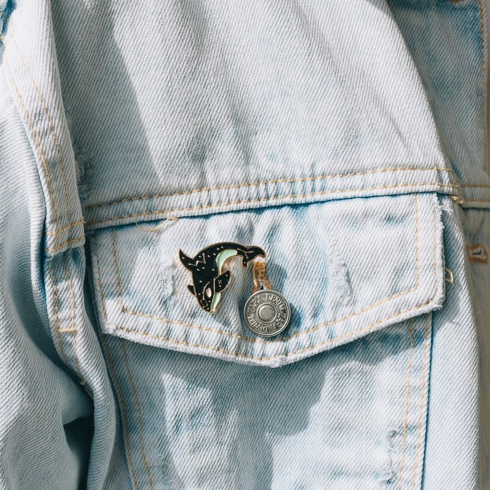 Значок «Косатка» созвездие, цвет чёрно-зелёный в золоте Значок «Косатка» созвездие, цвет чёрно-зелёный в золоте