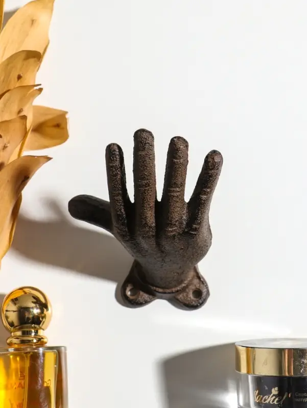 Крючки настенные &laquo;Рука - приветствие&raquo;, ключница декоративная, чугун, 11&times;7.2&times;8.5 см