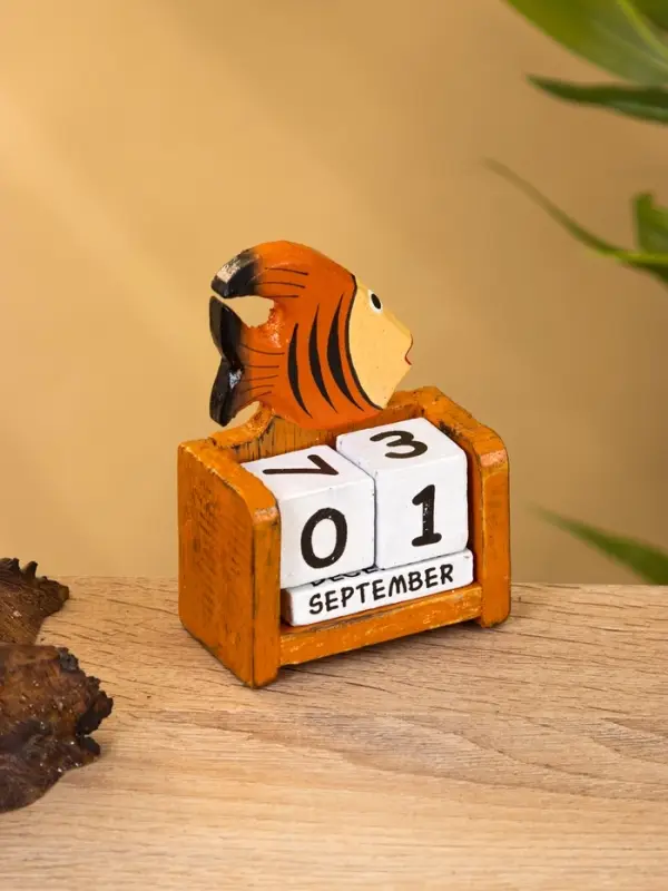 Календарь настольный "Рыбка" дерево 7х4х9 см, цв. оранжевый