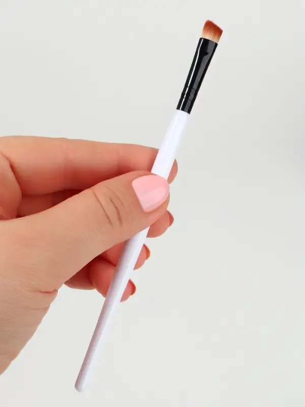 Кисть для макияжа, скошенная, 13.5 (± 1) см, белая