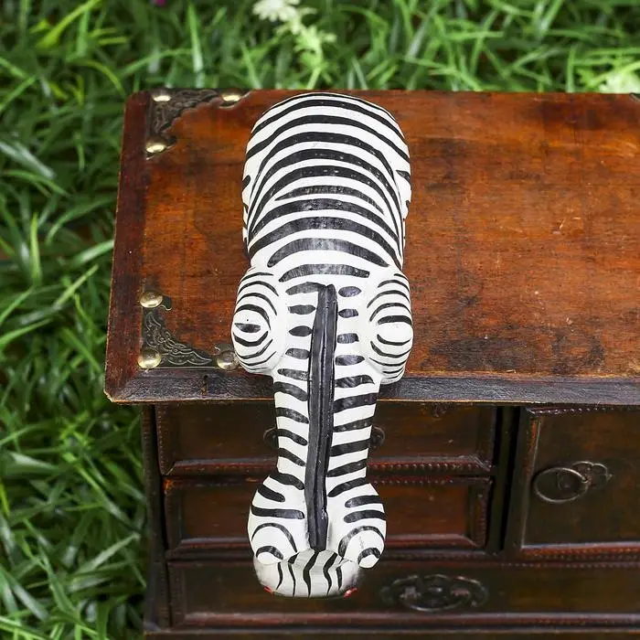 Сувенир дерево  Сувенир дерево "Зебра Тася подглядывает" 19х11х5 см