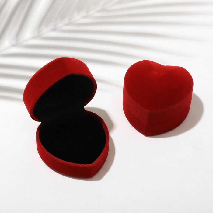 Футляр бархатный под кольцо «Сердце» 6×6,5×4, цвет бордовый, вставка черная Футляр бархатный под кольцо «Сердце» 6×6,5×4, цвет бордовый, вставка черная