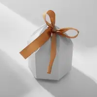Коробочка подарочная складная «Купол» 4×4×5.5, бело-золотой