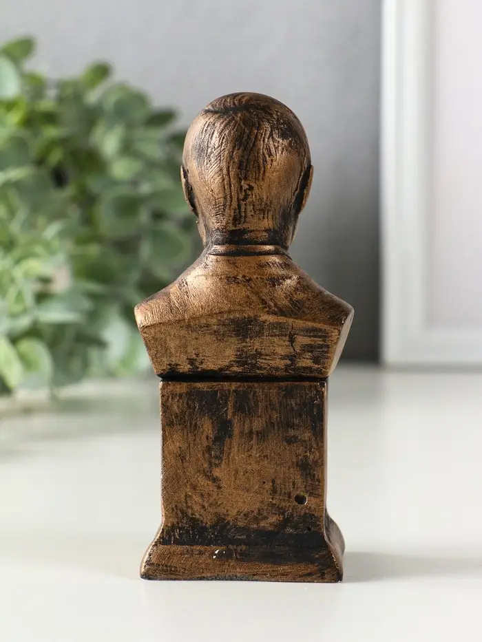 Бюст В.В.Путина, 12х5,5х4,5 см Бюст В.В.Путина, 12х5,5х4,5 см