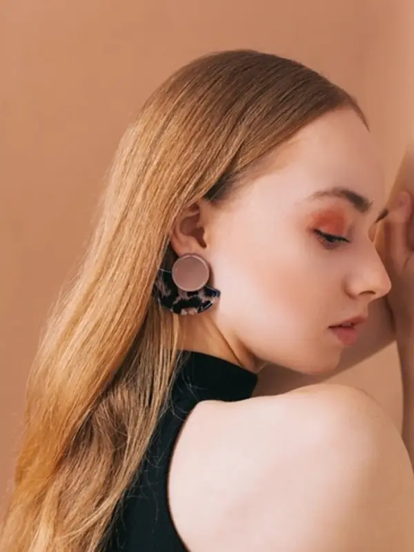 Серьги пластик &laquo;Танзания&raquo;, полукруг бежевый леопард, цветные