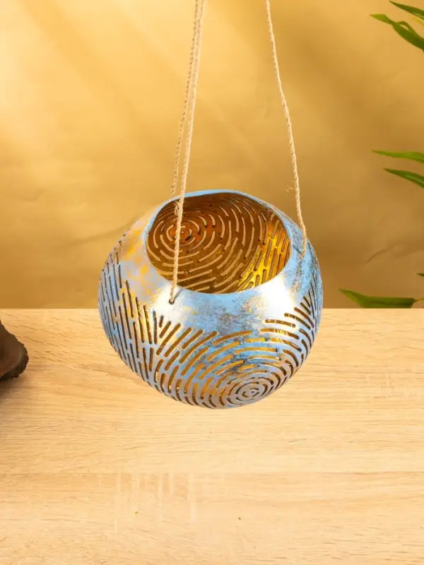 Подсвечник подвесной из кокоса, 16х16х11 см, цв. голубой-золотой Подсвечник подвесной из кокоса, 16х16х11 см, цв. голубой-золотой