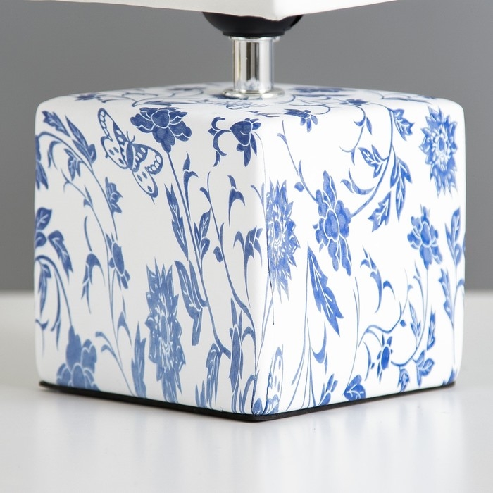 Настольная лампа Настольная лампа "Сафари" Е27 40Вт бело-фиолетовый 12,5х12,5х29 см RISALUX