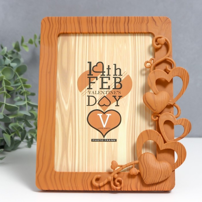 Фоторамка пластик под дерево 12х17 см Фоторамка пластик под дерево 12х17 см "Сердечки" 17,7х21 см