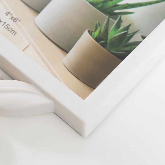 Фоторамка пластик на 3 фото 10х15 см  Фоторамка пластик на 3 фото 10х15 см "Роза в листьях" белая 40х21,5 см