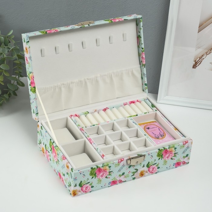 Шкатулка кожзам для украшений Шкатулка кожзам для украшений "Розы на зелёном" 18х27х9 см