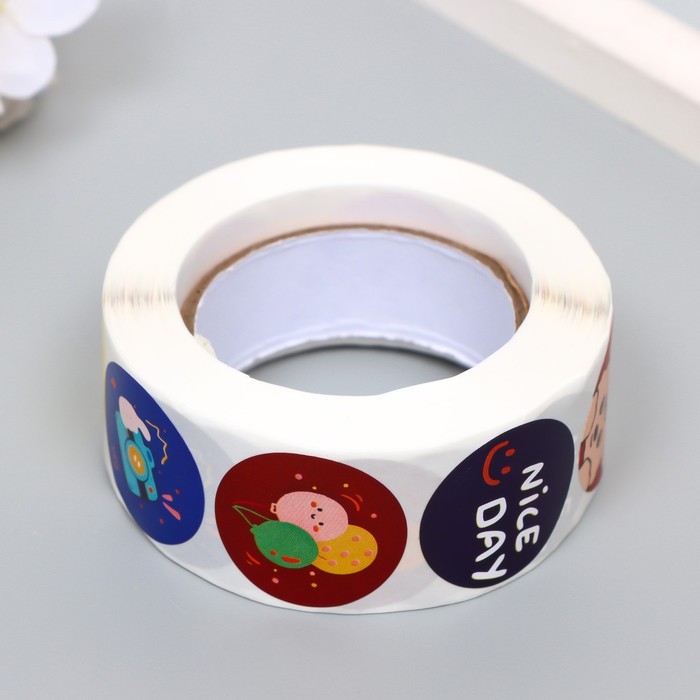 Наклейка бумага Наклейка бумага "Счастливые моменты" d=2,5 см 500 шт в рулоне 3х6,5х6,5 см