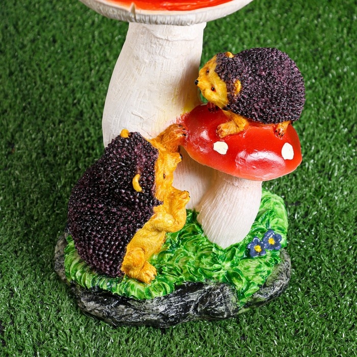 Садовая фигура  Садовая фигура "Мухомор с ежами" 30х19х19см