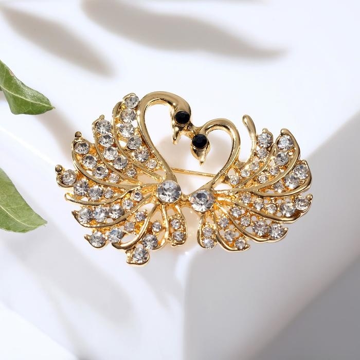 Брошь «Лебеди парочка», цвет белый в золоте Брошь «Лебеди парочка», цвет белый в золоте