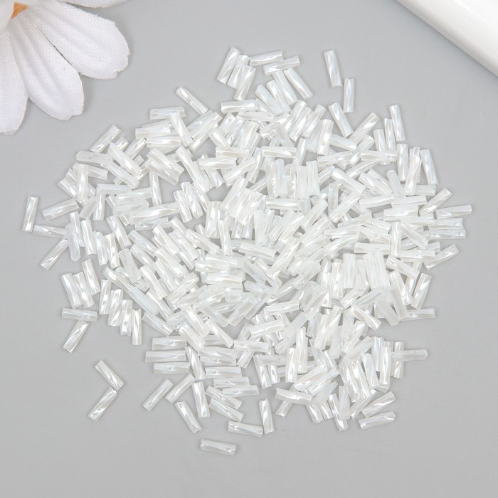 Бисер стекло 2х6 мм  Бисер стекло 2х6 мм "Спиральные трубочки. Белый перламутр" 10 гр ≈300 шт