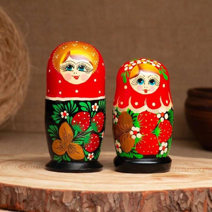 Матрёшка «Земляничка», красный платок, 3 кукольная, 10-12 см Матрёшка «Земляничка», красный платок, 3 кукольная, 10-12 см