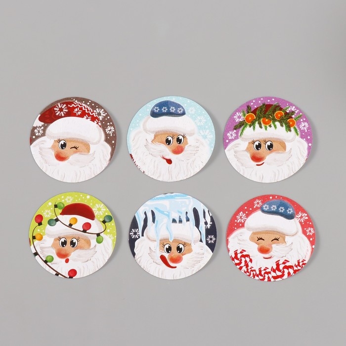 Наклейка бумага Наклейка бумага "Дедушка Мороз" d=2,5 см 252 шт в рулоне