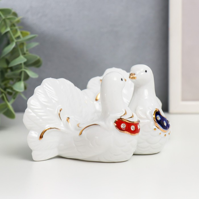 Сувенир керамика под фарфор 2 голубка 15*7,5*7 см, стразы Сувенир керамика под фарфор 2 голубка 15*7,5*7 см, стразы