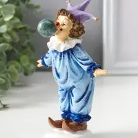 Сувенир полистоун "Клоун надувает шарик" сине-фиолетовый 16,5 см