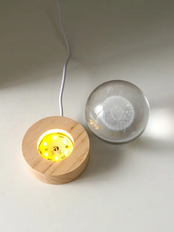 Световая фигурка &laquo;Одуванчик&raquo;, LED-ночник, стекло d=6 см, подставка дерево, USB, 6.5&times;6.5&times;7.5 см