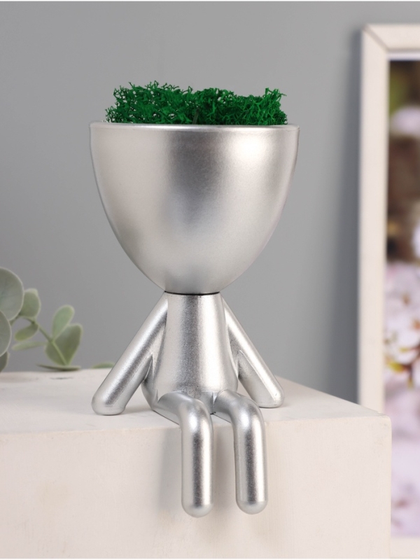 Кашпо пластиковое "Мистер Грин сидит" 13*9*7,3 см серебро